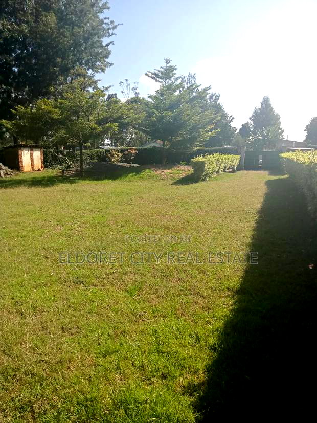 1/2 Acre Sogomo UOE With Two Bedroom House