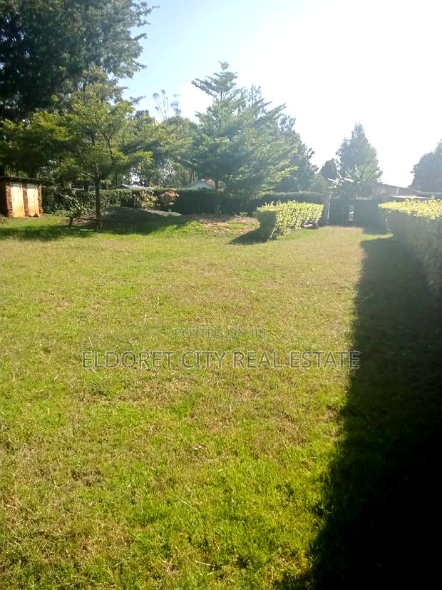 1/2 Acre Sogomo UOE With Two Bedroom House