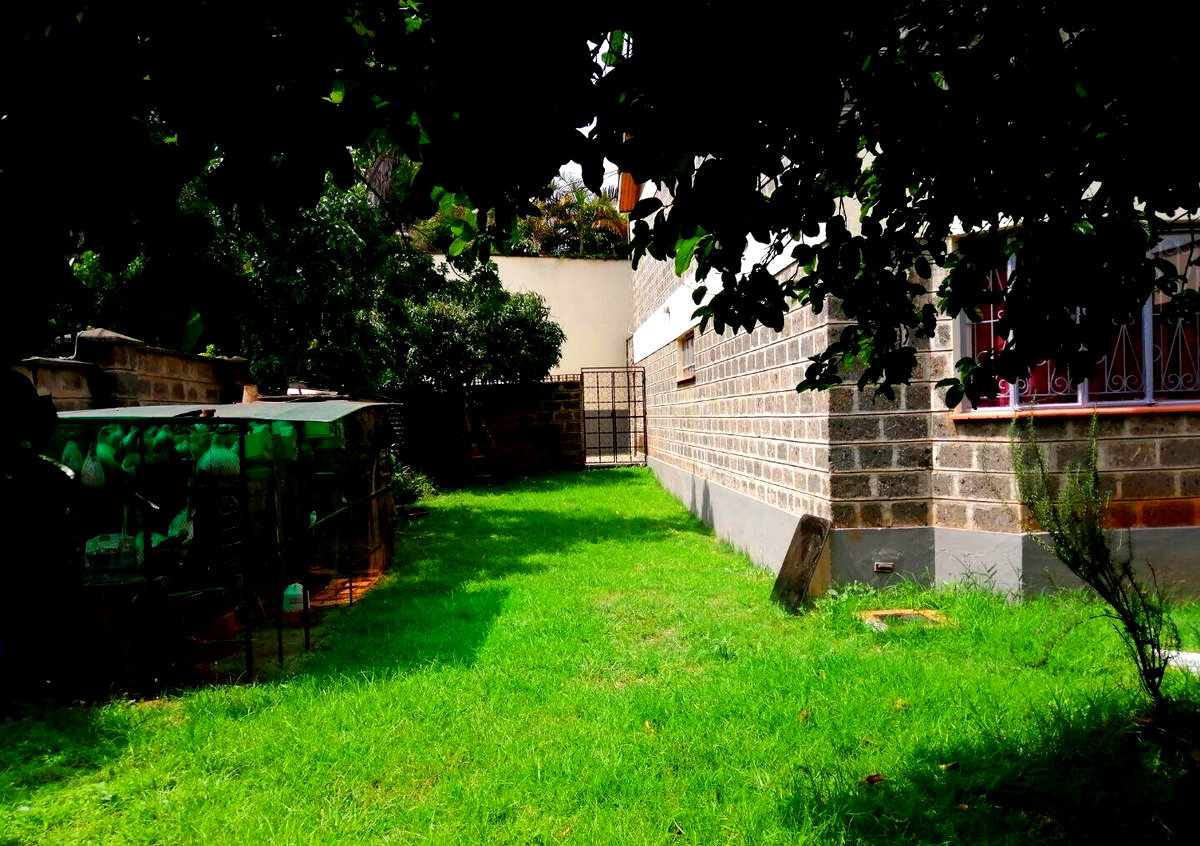 Corner Townhouse with Mature Private Garden & DSQ - Lavington
