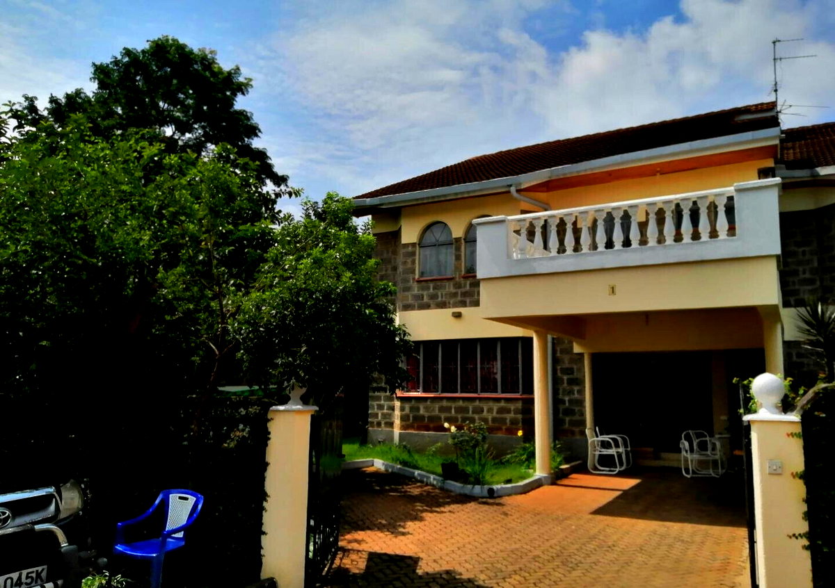 Corner Townhouse with Mature Private Garden & DSQ - Lavington
