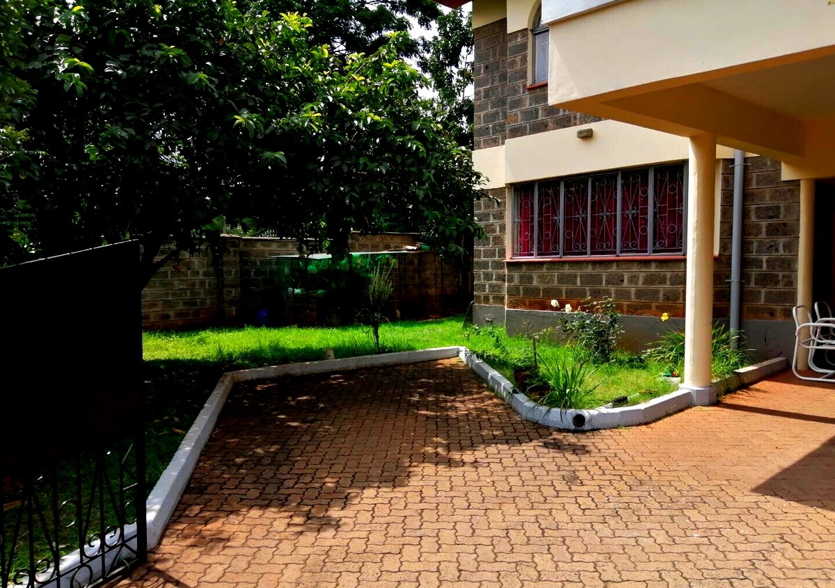 Corner Townhouse with Mature Private Garden & DSQ - Lavington