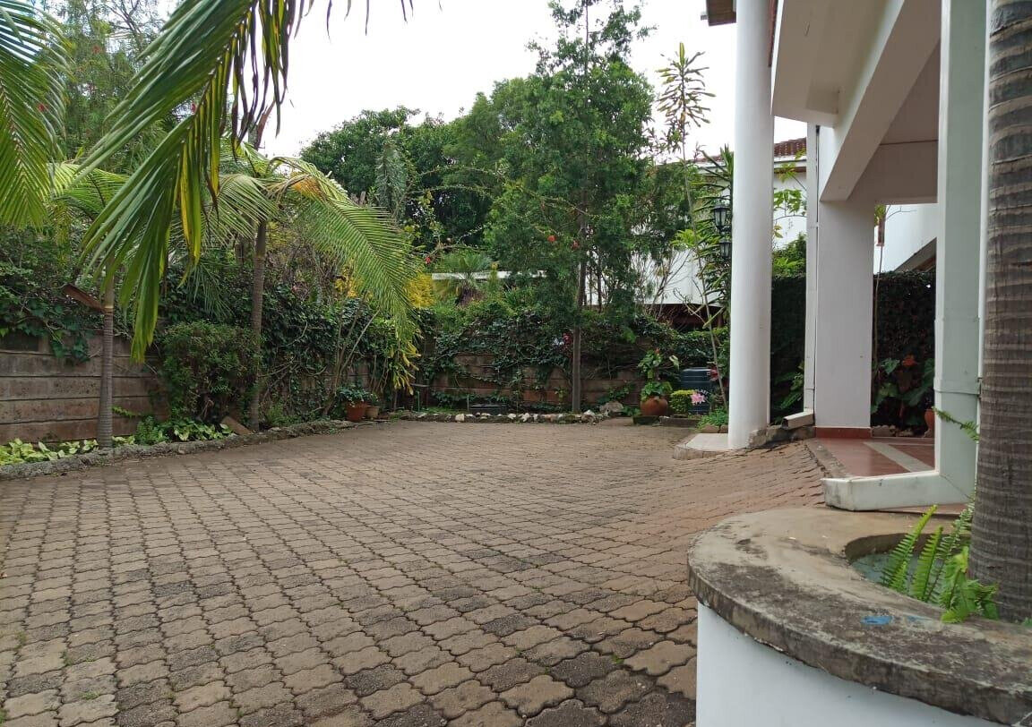 5-Ensuite Townhouse with DSQ & Private Garden - Westlands