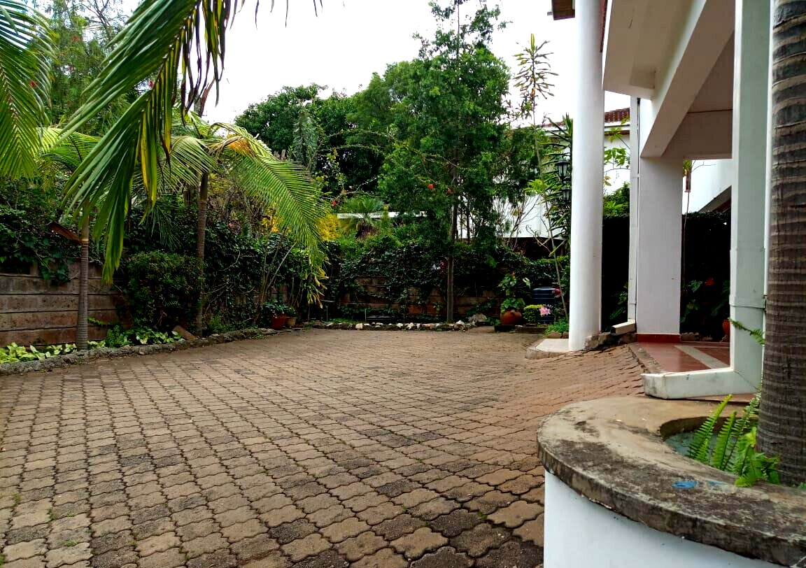 5-Ensuite Townhouse with DSQ & Private Garden - Westlands