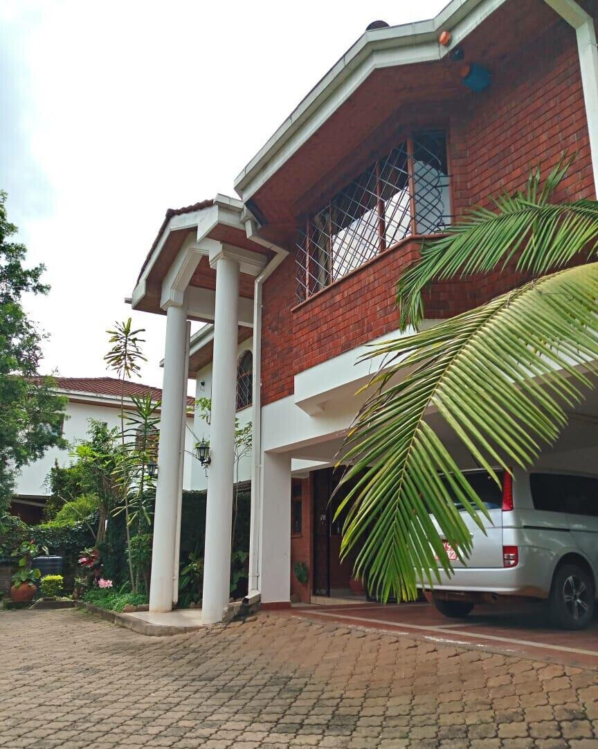 5-Ensuite Townhouse with DSQ & Private Garden - Westlands