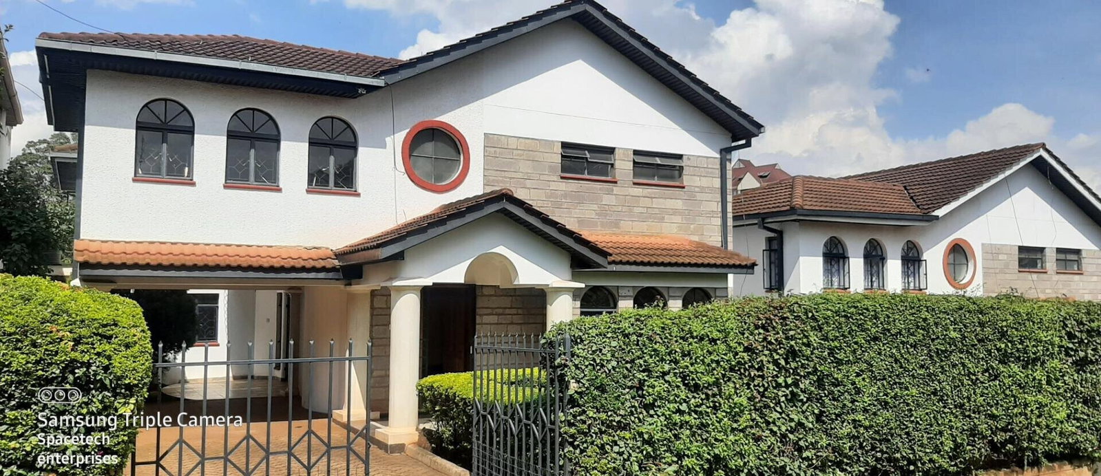 5-Bedroom Townhouse with Private Garden & DSQ - Westlands