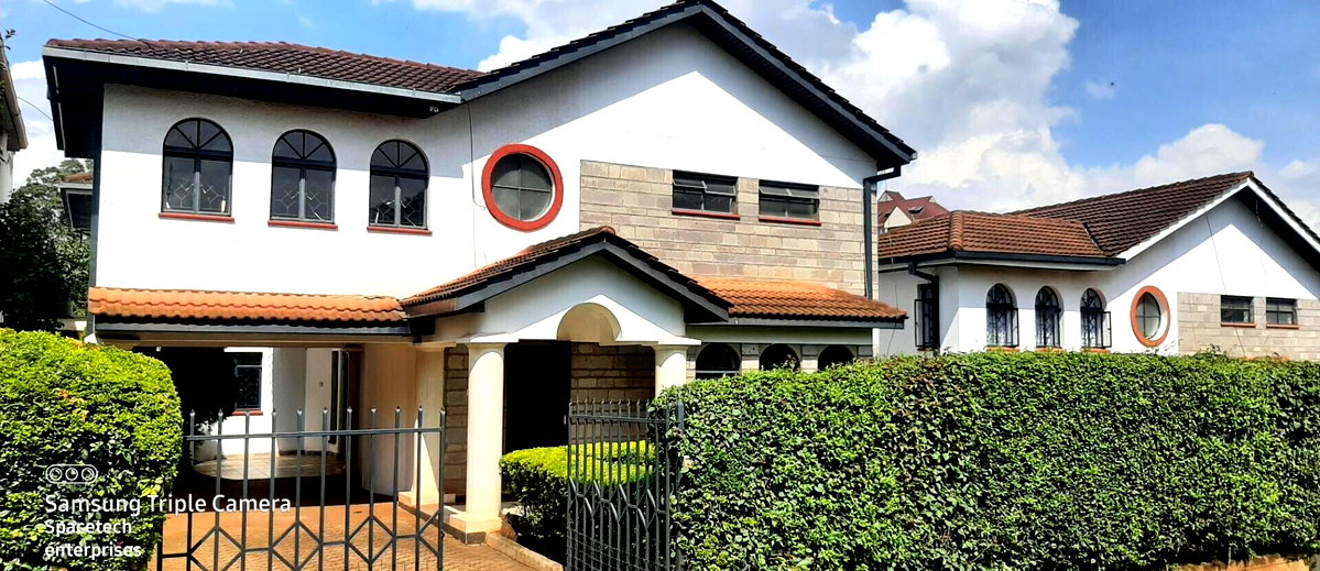 5-Bedroom Townhouse with Private Garden & DSQ - Westlands