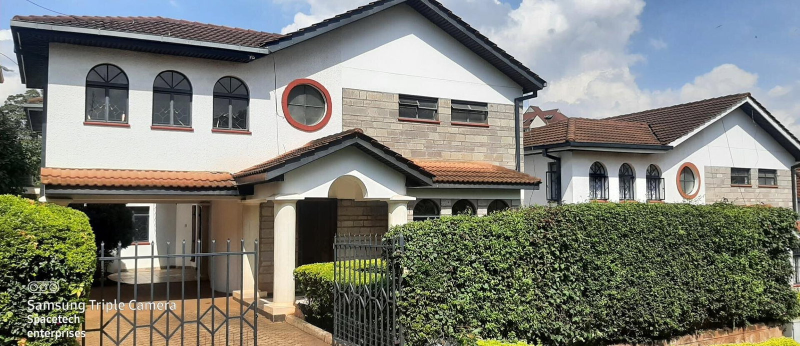 5-Bedroom Townhouse with Private Garden & DSQ - Westlands