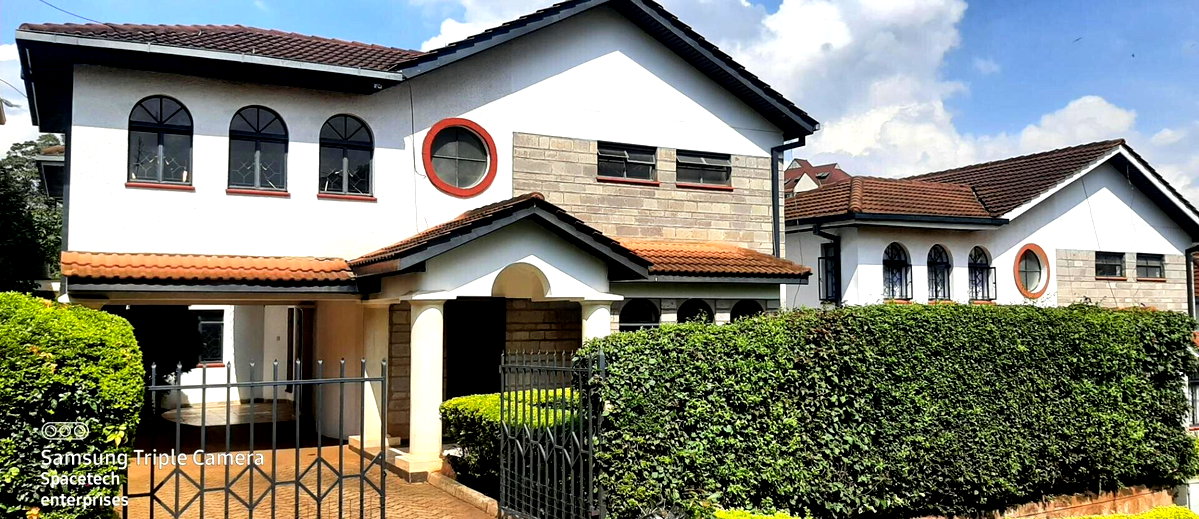 5-Bedroom Townhouse with Private Garden & DSQ - Westlands