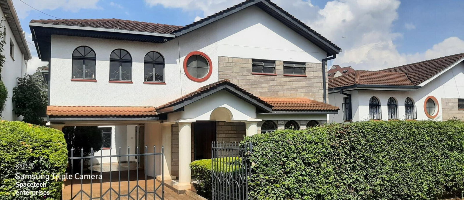5-Bedroom Townhouse with Private Garden & DSQ - Westlands