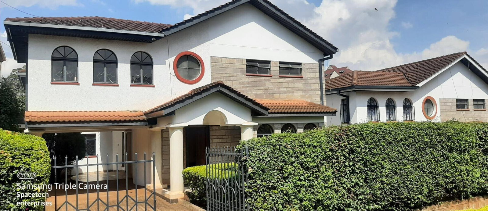 5-Bedroom Townhouse with Private Garden & DSQ - Westlands