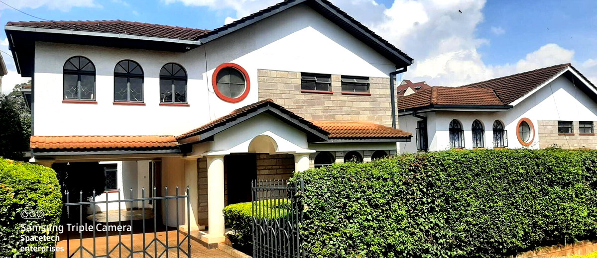 5-Bedroom Townhouse with Private Garden & DSQ - Westlands