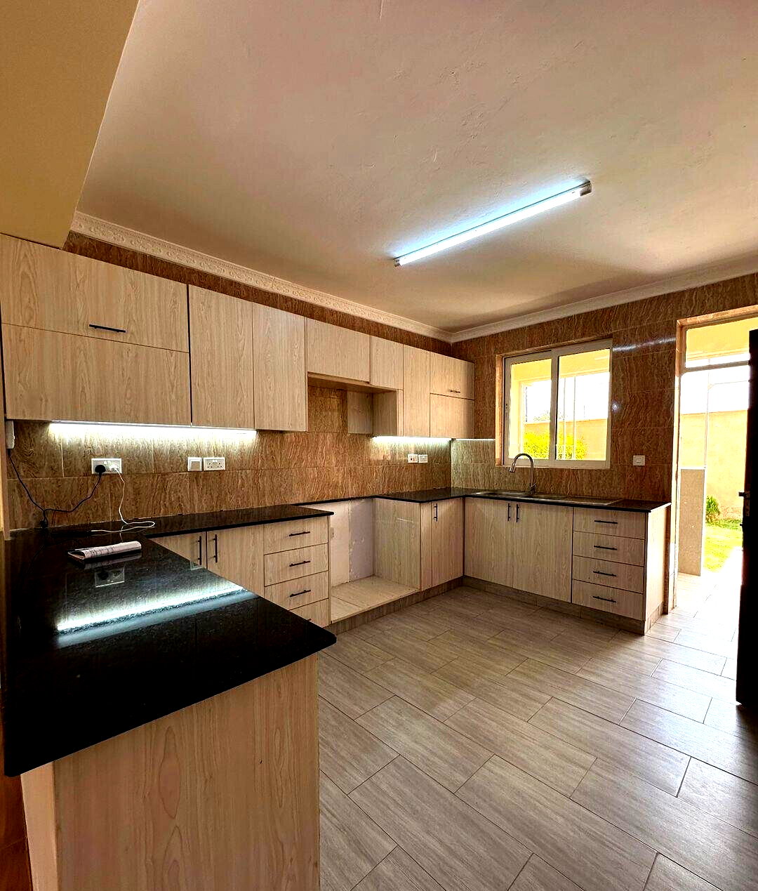 4BR En-Suite Townhouse with Rooftop Terrace - Syokimau
