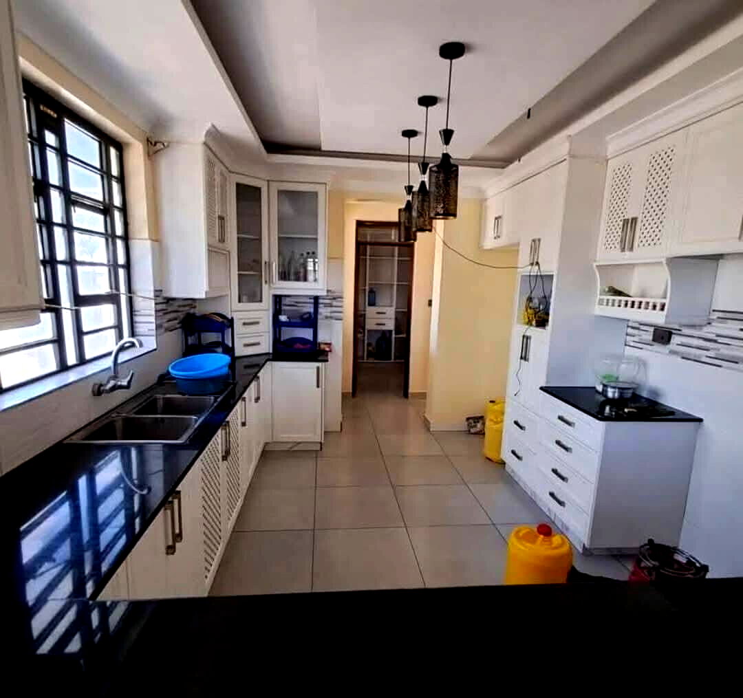 5BR Master En-Suite Townhouse with DSQ on 1/4 Acre - Katani