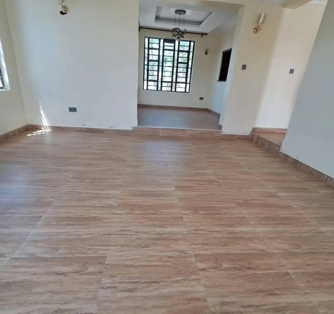 5BR Master En-Suite Townhouse with DSQ on 1/4 Acre - Katani