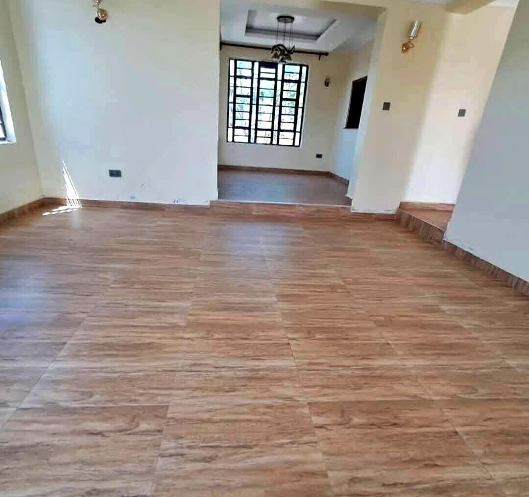 5BR Master En-Suite Townhouse with DSQ on 1/4 Acre - Katani