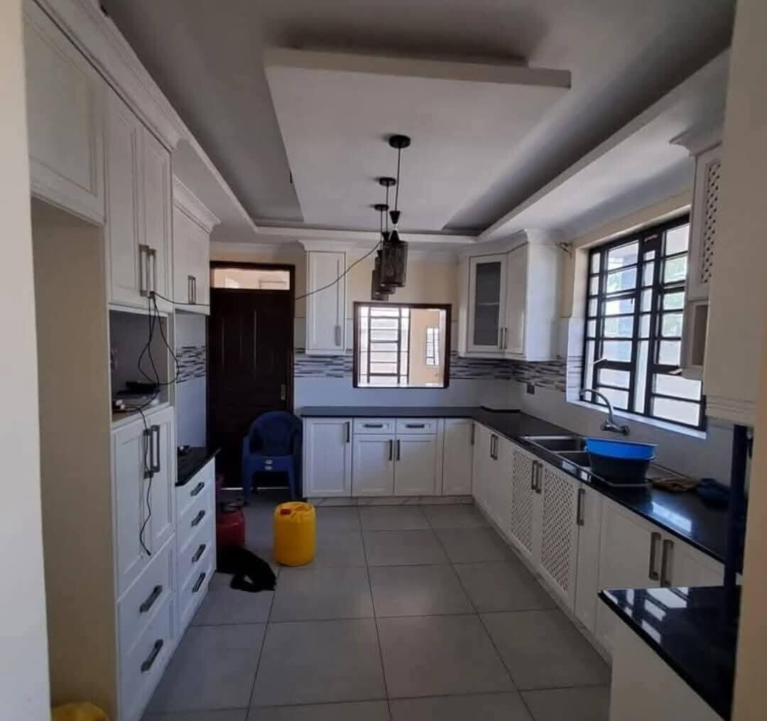 5BR Master En-Suite Townhouse with DSQ on 1/4 Acre - Katani