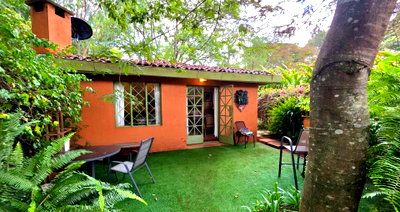 Cozy 2BR Cottage with Garden