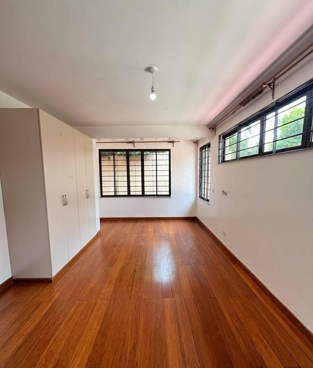 5-Ensuite Townhouse with DSQ & Private Backyard - Lavington