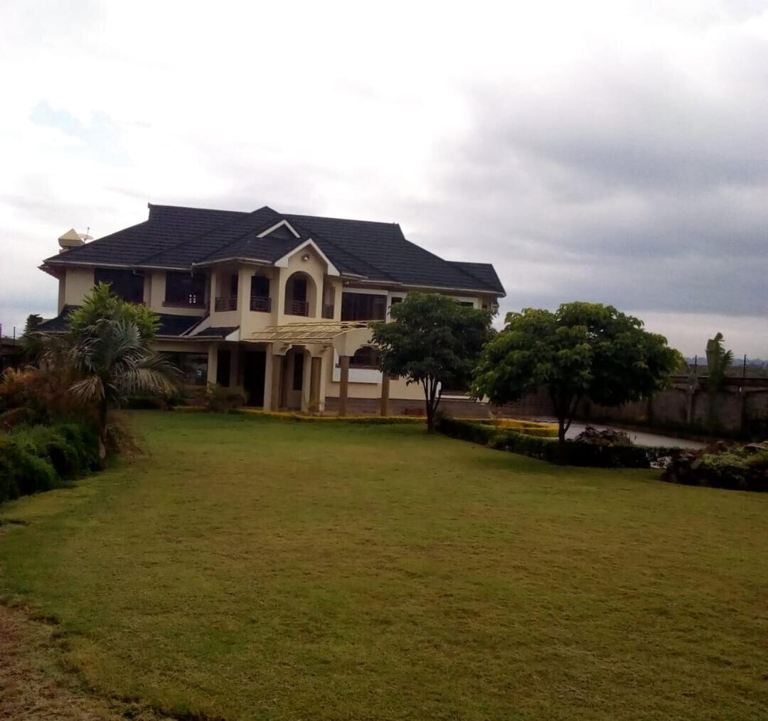 5BR All-Ensuite Townhouse on Half-Acre with Solar - Runda
