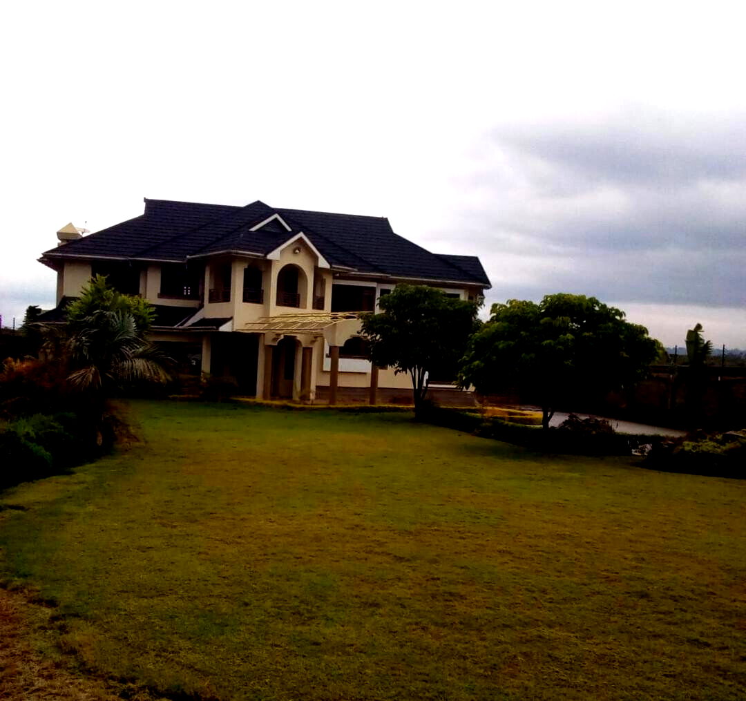 5BR All-Ensuite Townhouse on Half-Acre with Solar - Runda