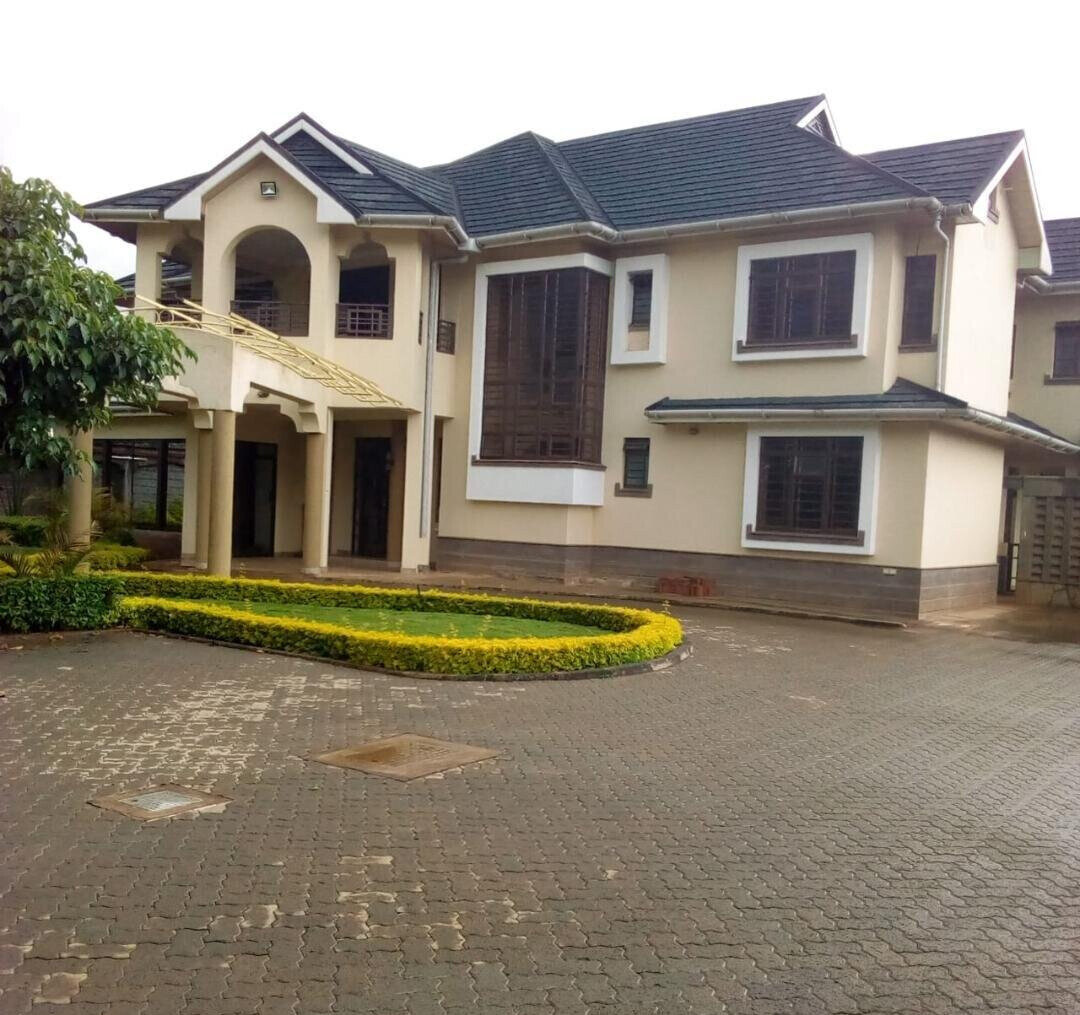 5BR All-Ensuite Townhouse on Half-Acre with Solar - Runda