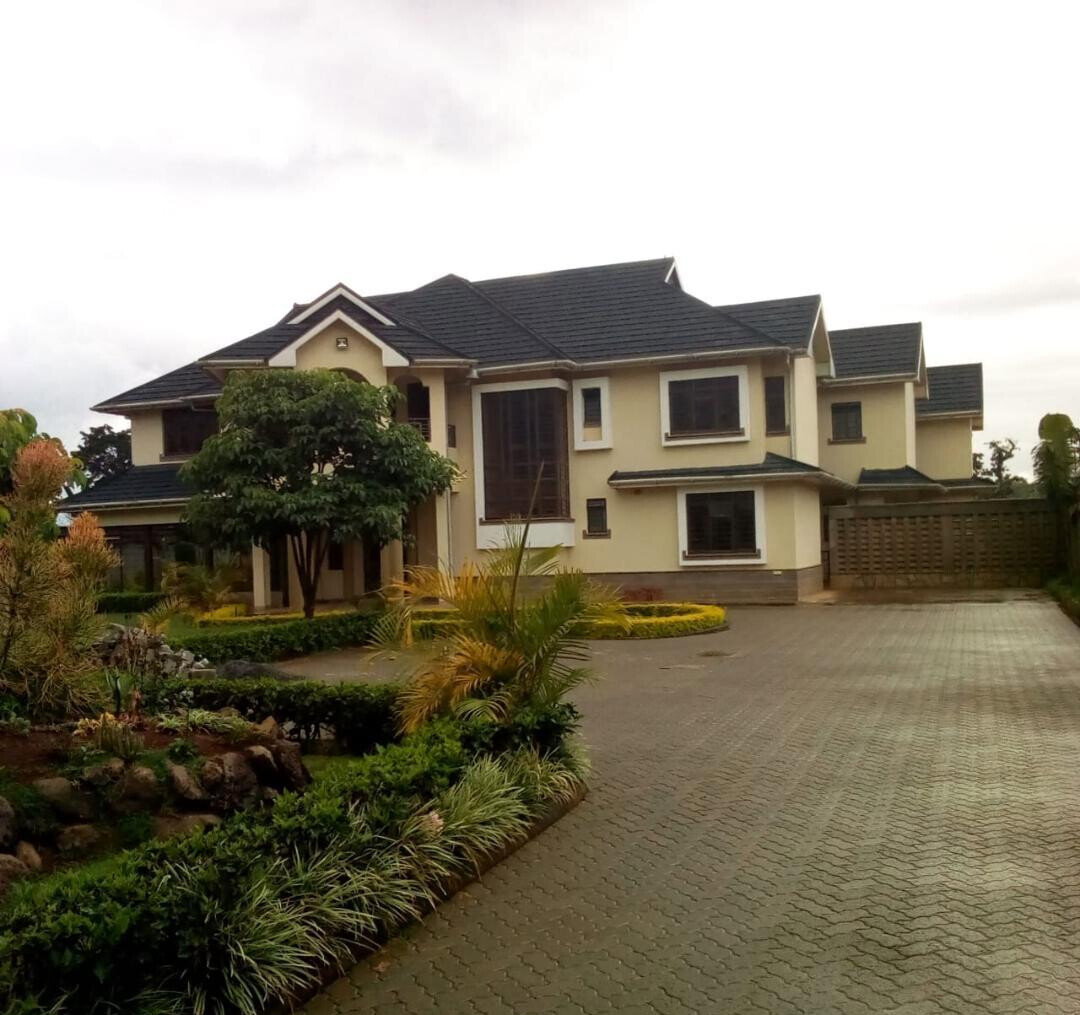 5BR All-Ensuite Townhouse on Half-Acre with Solar - Runda
