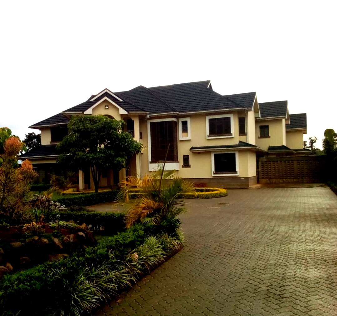 5BR All-Ensuite Townhouse on Half-Acre with Solar - Runda