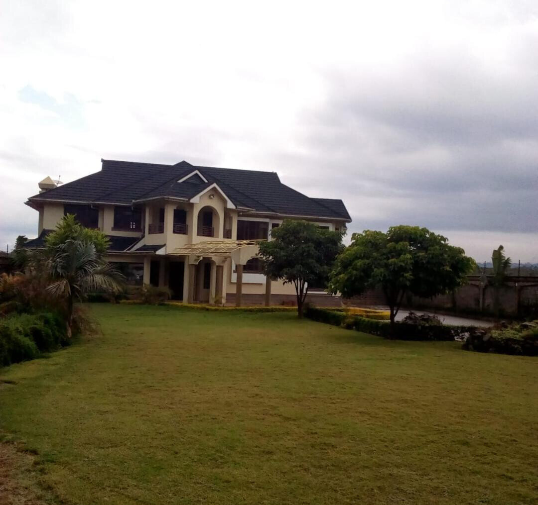 5BR All-Ensuite Townhouse on Half-Acre with Solar - Runda