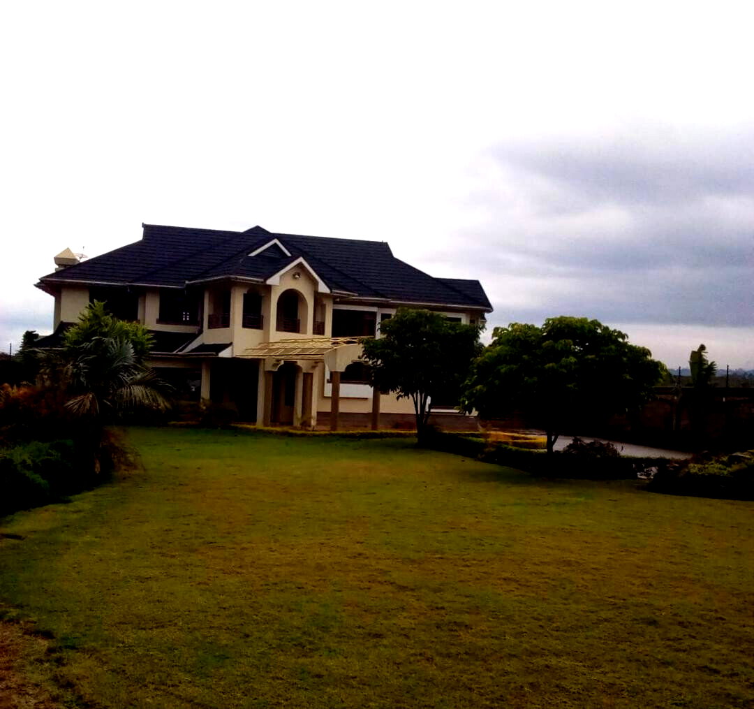 5BR All-Ensuite Townhouse on Half-Acre with Solar - Runda