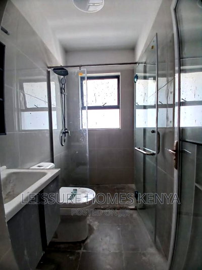 3bdrm Apartment in Gateway Mall Area for sale - Image 10