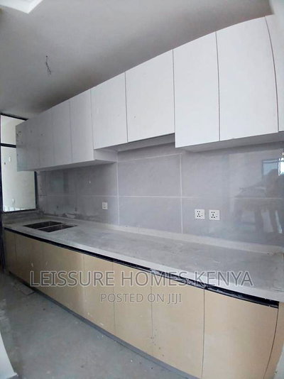 3bdrm Apartment in Gateway Mall Area for sale - Image 3