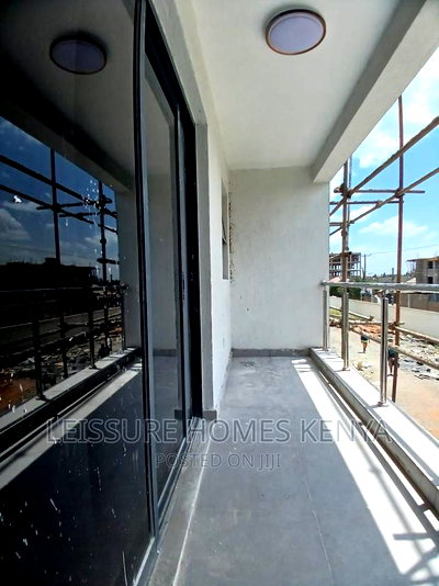 3bdrm Apartment in Gateway Mall Area for sale - Image 2