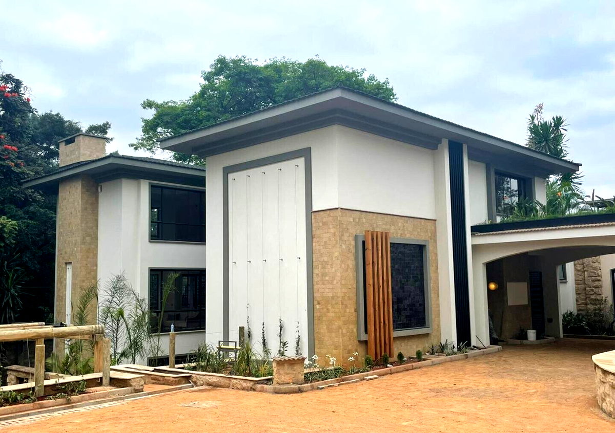 5-Ensuite Villa with Dip Pool & Courtyard - Lavington