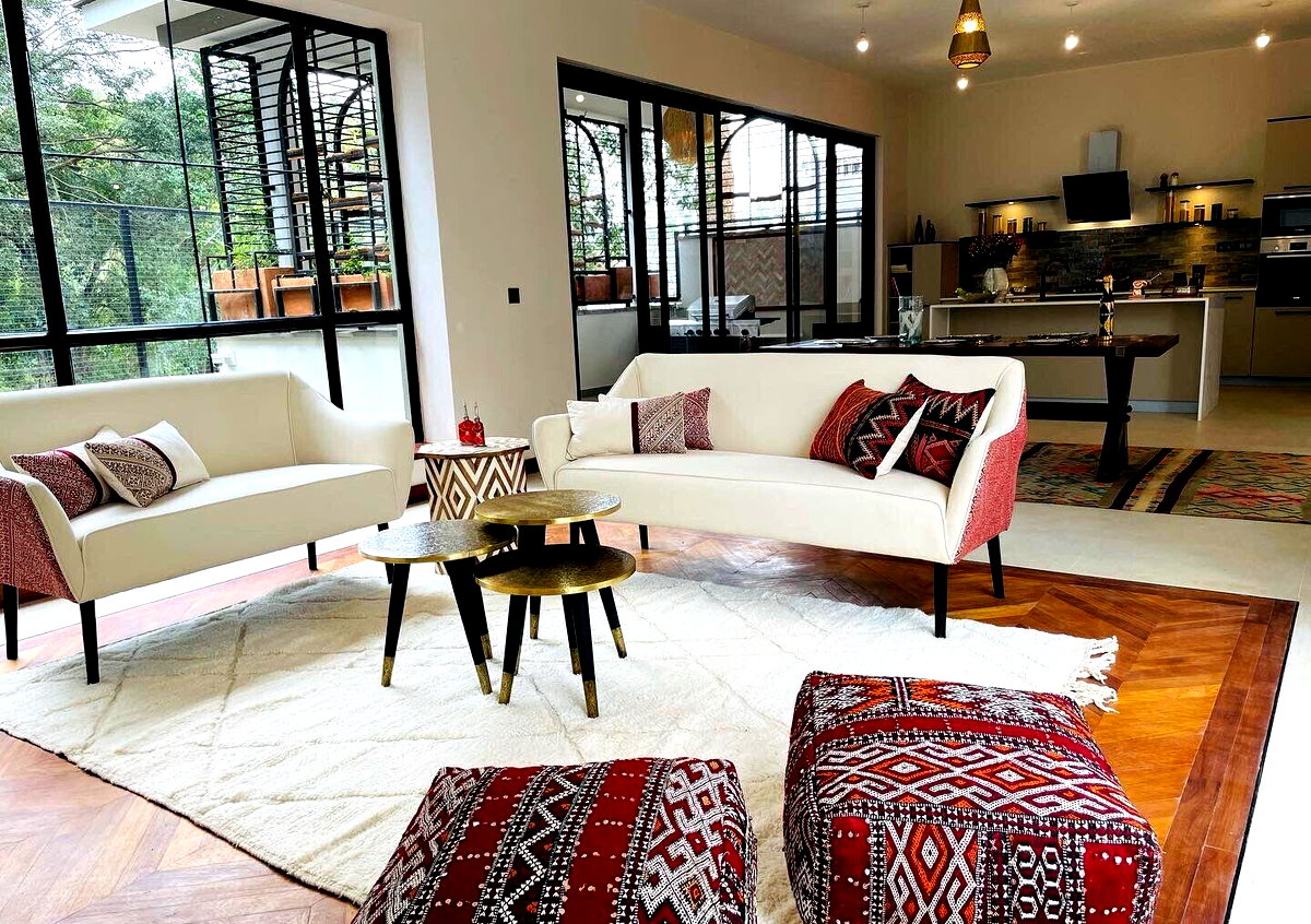 5-Ensuite Villa with Dip Pool & Courtyard - Lavington