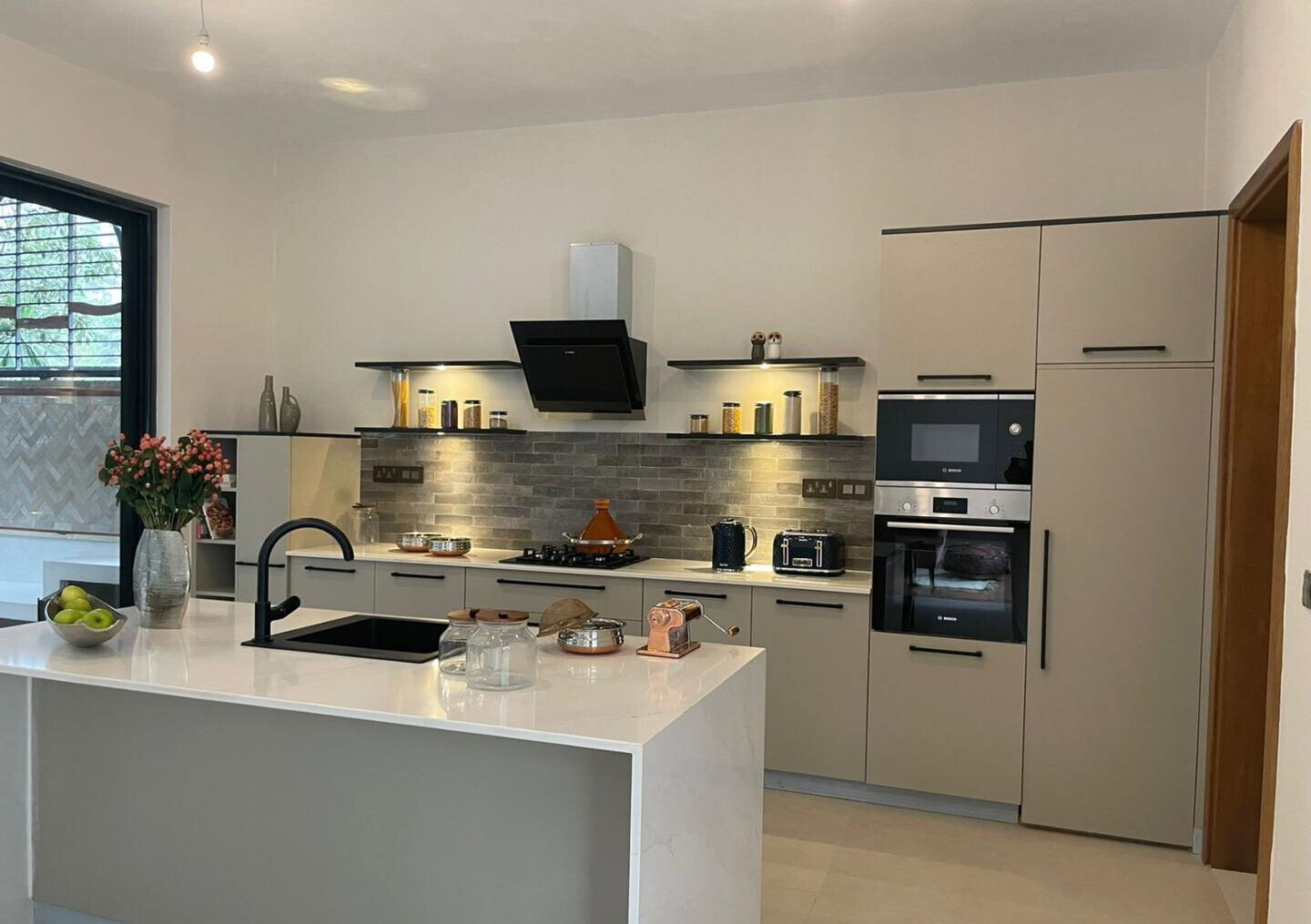 5-Ensuite Villa with Dip Pool & Courtyard - Lavington