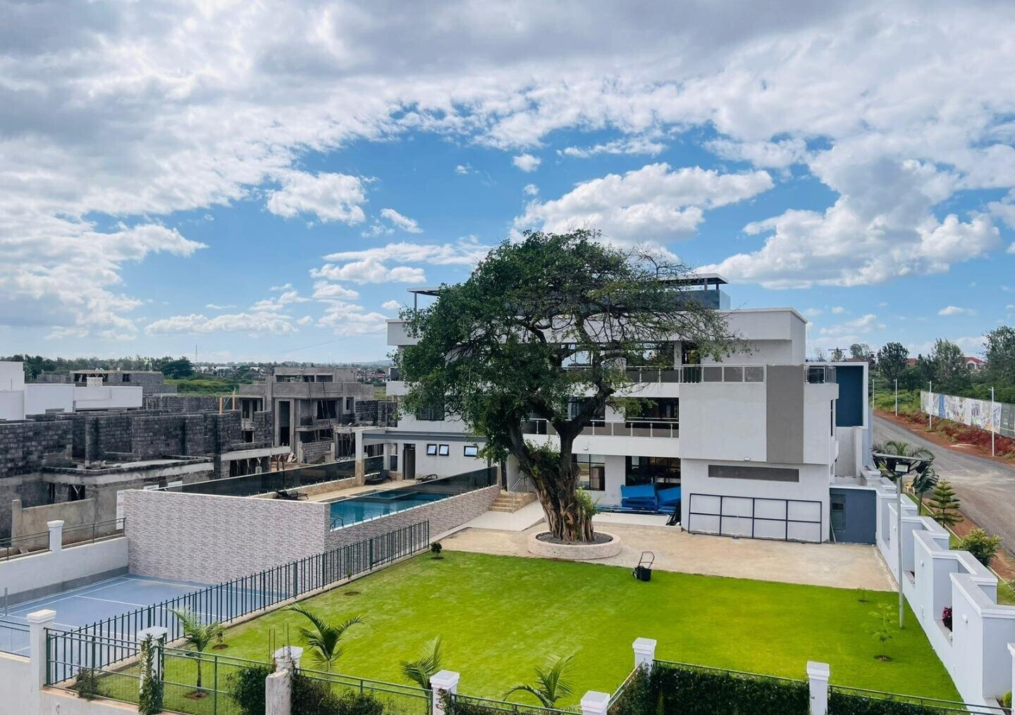 4BR All-Ensuite Townhouse with Rooftop Room & Pool – Kamiti Rd