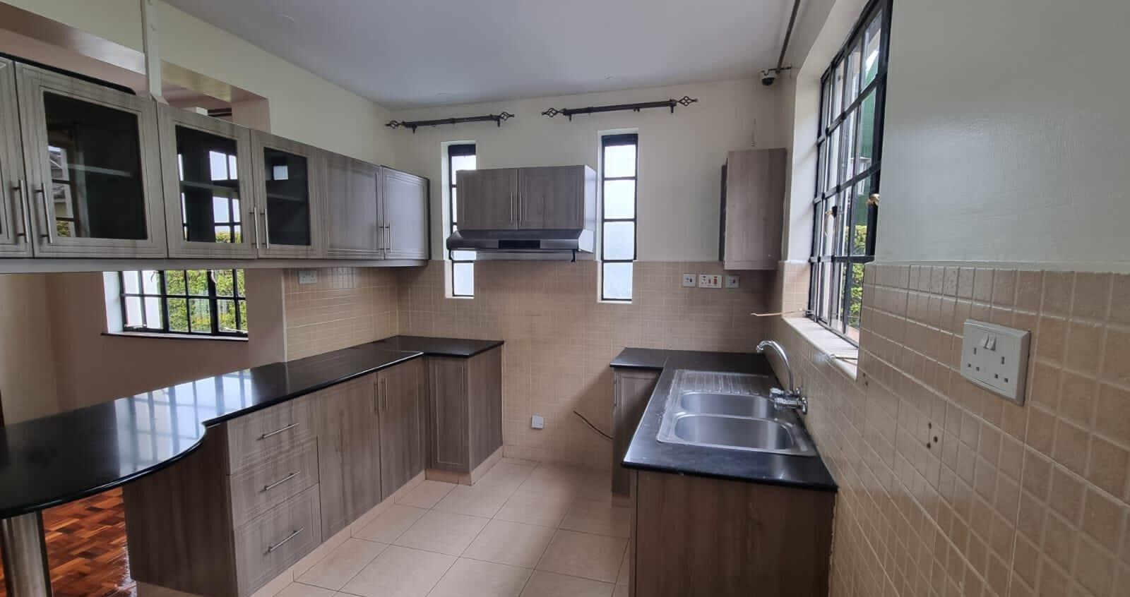 4BR Townhouse with Pool & Kids Playground - Loresho