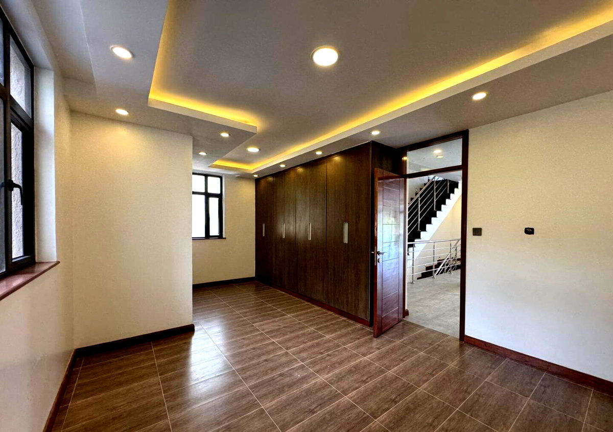 Private Lift & DSQ in 5-Ensuite Villa - Spring Valley