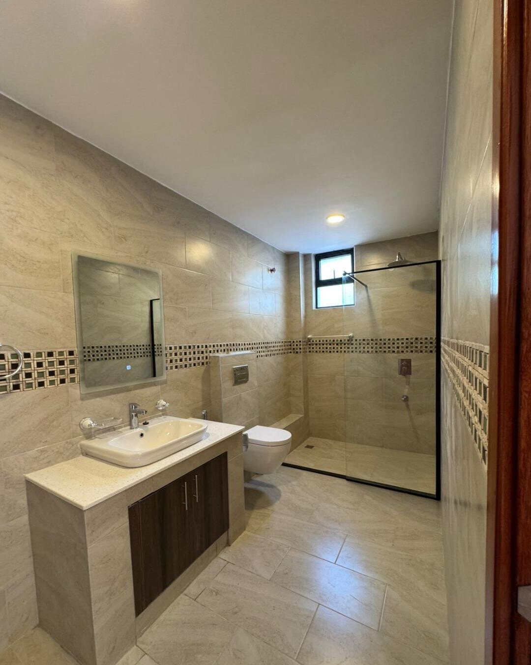 Private Lift & DSQ in 5-Ensuite Villa - Spring Valley
