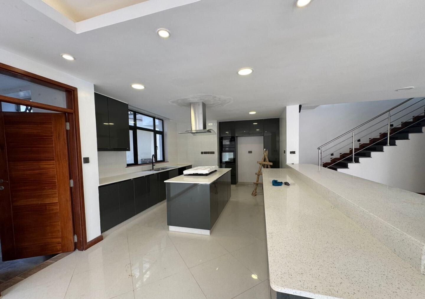 Private Lift & DSQ in 5-Ensuite Villa - Spring Valley