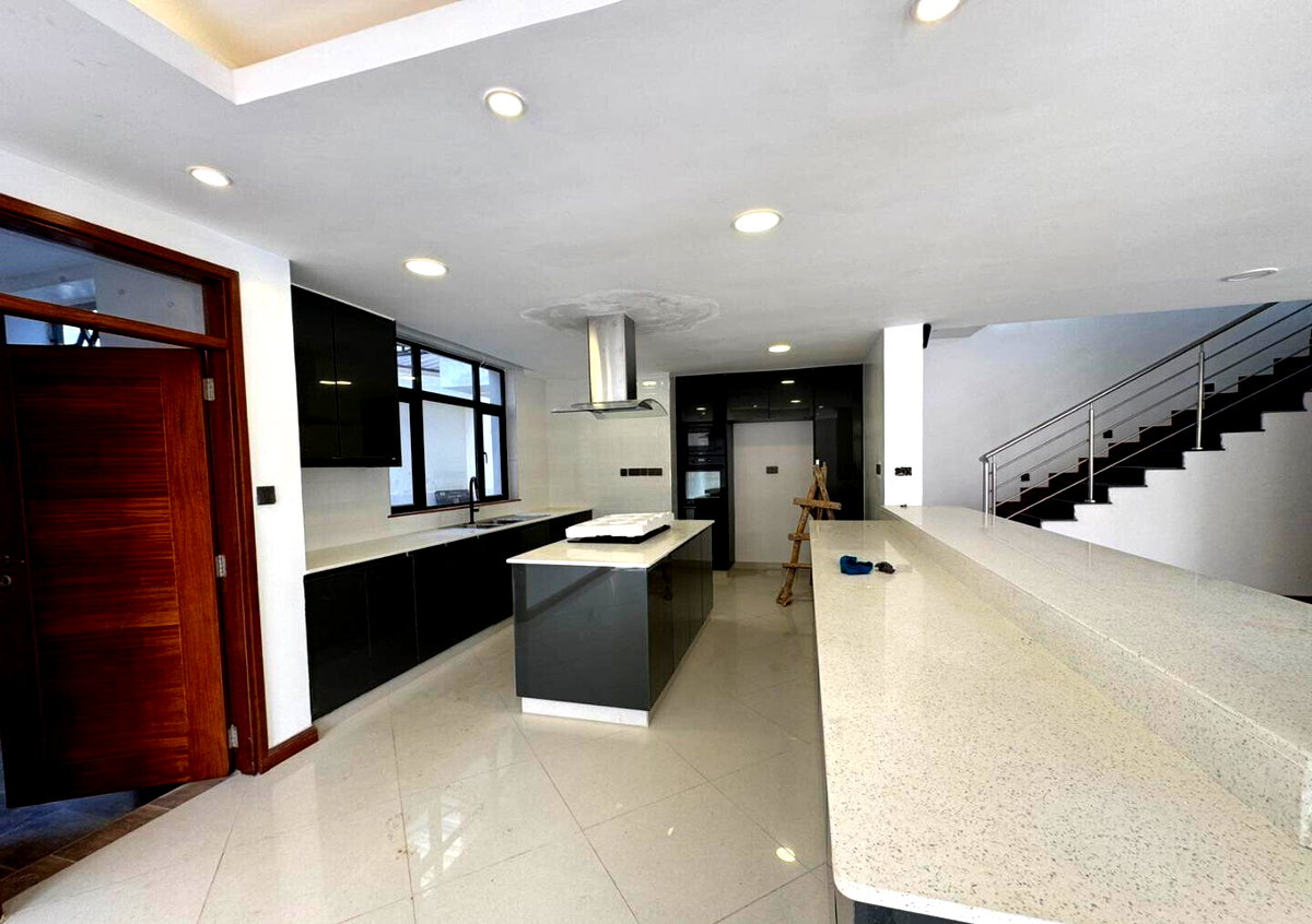 Private Lift & DSQ in 5-Ensuite Villa - Spring Valley