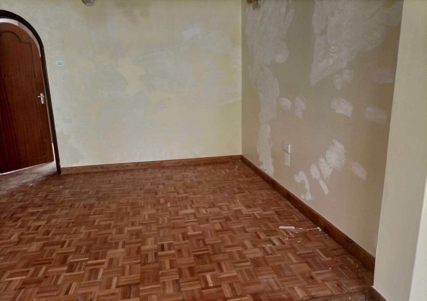 5-Ensuite Townhouse with DSQ & Small Garden - Lavington Hatheru