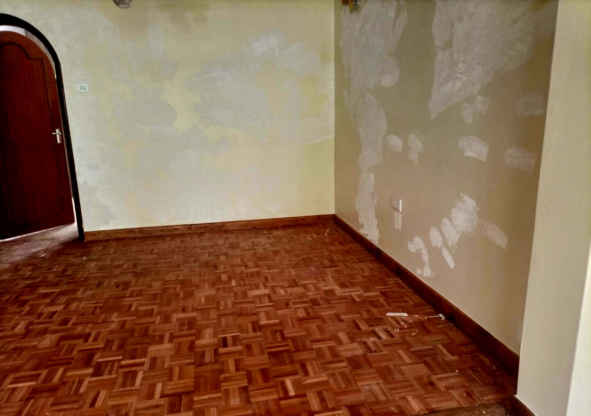 5-Ensuite Townhouse with DSQ & Small Garden - Lavington Hatheru
