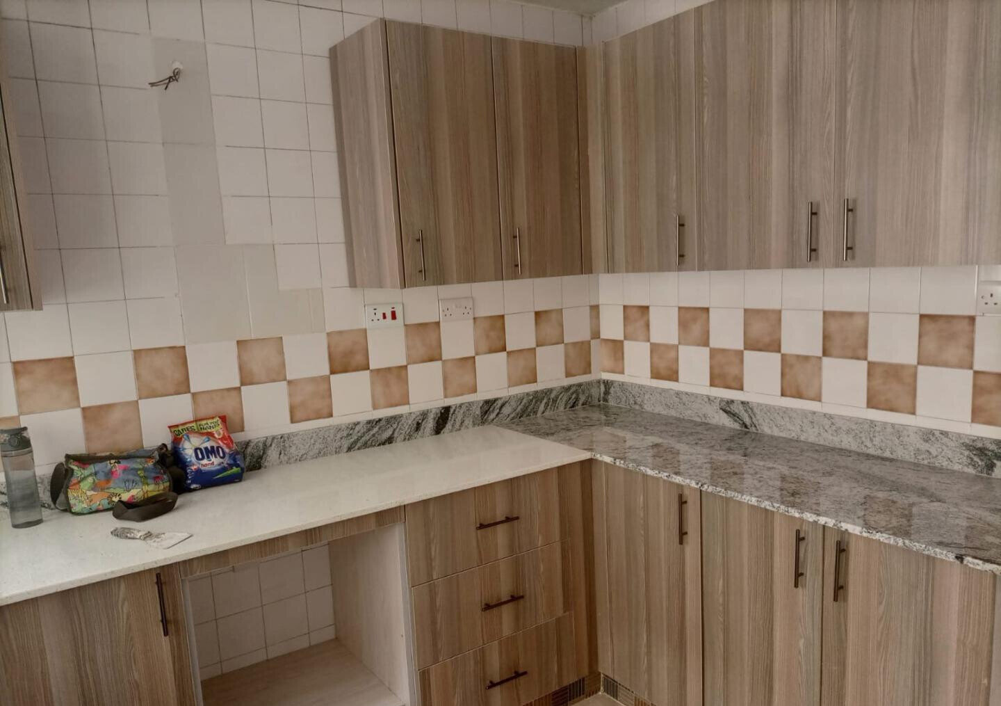 5-Ensuite Townhouse with DSQ & Small Garden - Lavington Hatheru