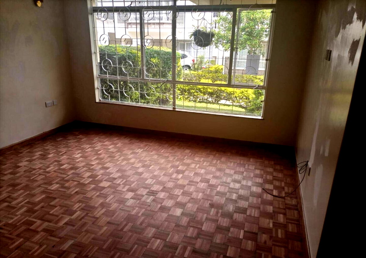 5-Ensuite Townhouse with DSQ & Small Garden - Lavington Hatheru