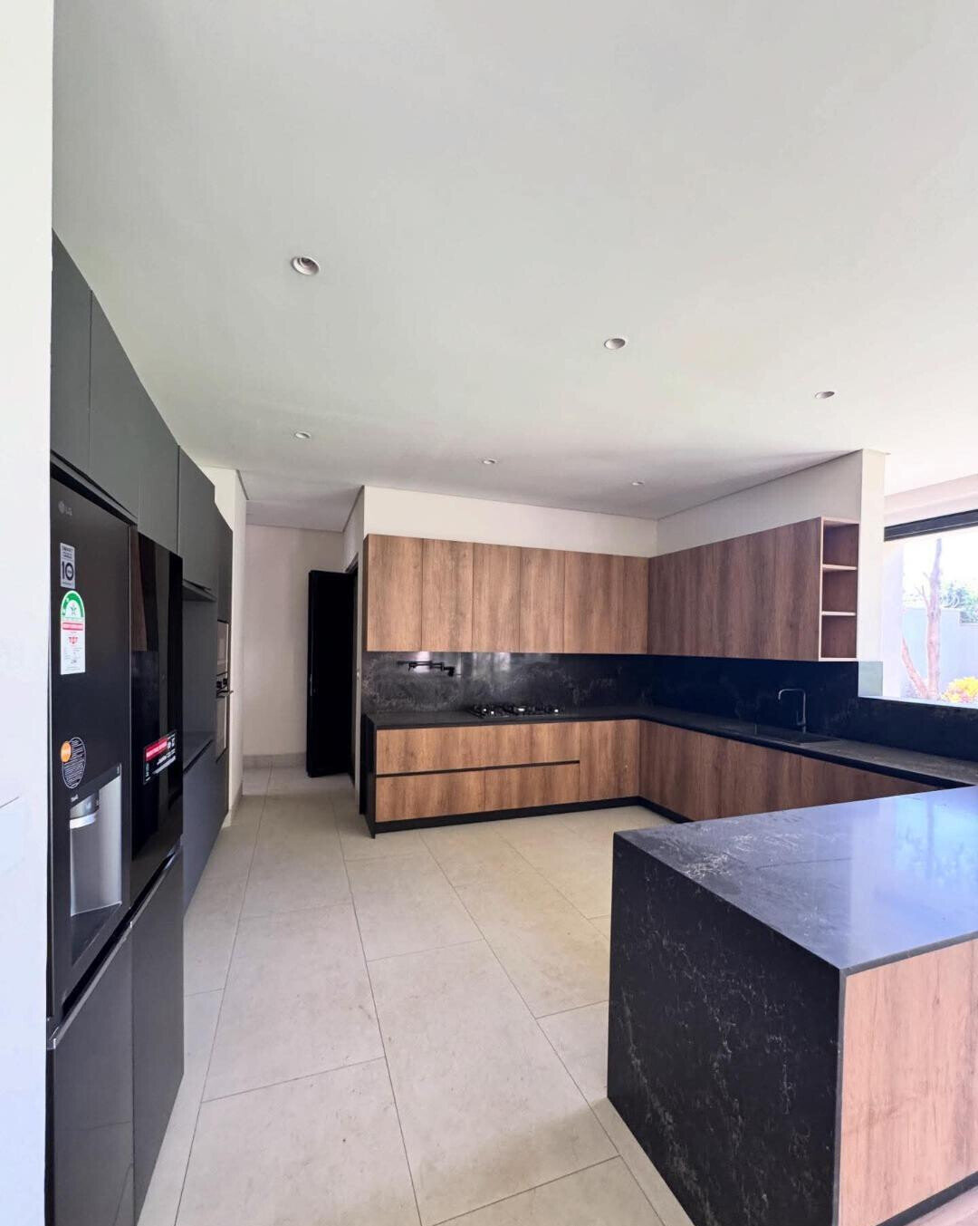 5-Ensuite Townhouse with DSQ & Backup Power - Kyuna