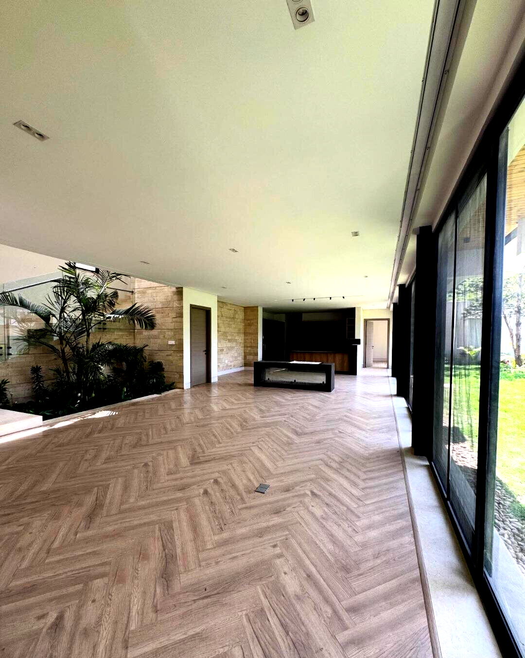 5-Ensuite Townhouse with DSQ & Backup Power - Kyuna