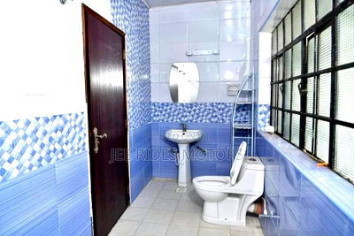 Furnished 4bdrm Maisonette in Golf View Estate, Nairobi Central - Image 9