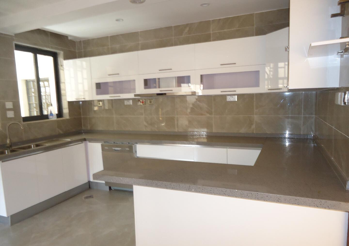 5-Ensuite Townhouse with Borehole & Generator - Lavington