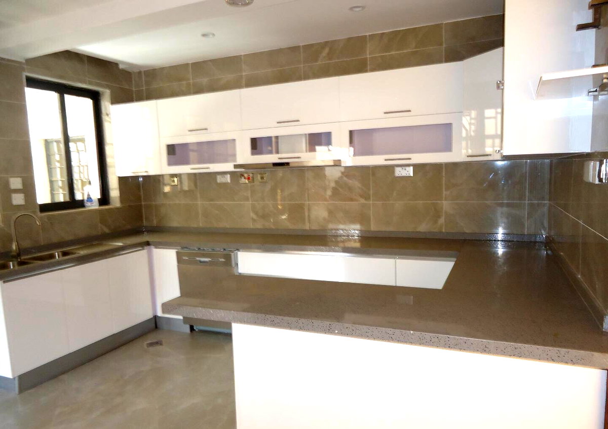 5-Ensuite Townhouse with Borehole & Generator - Lavington